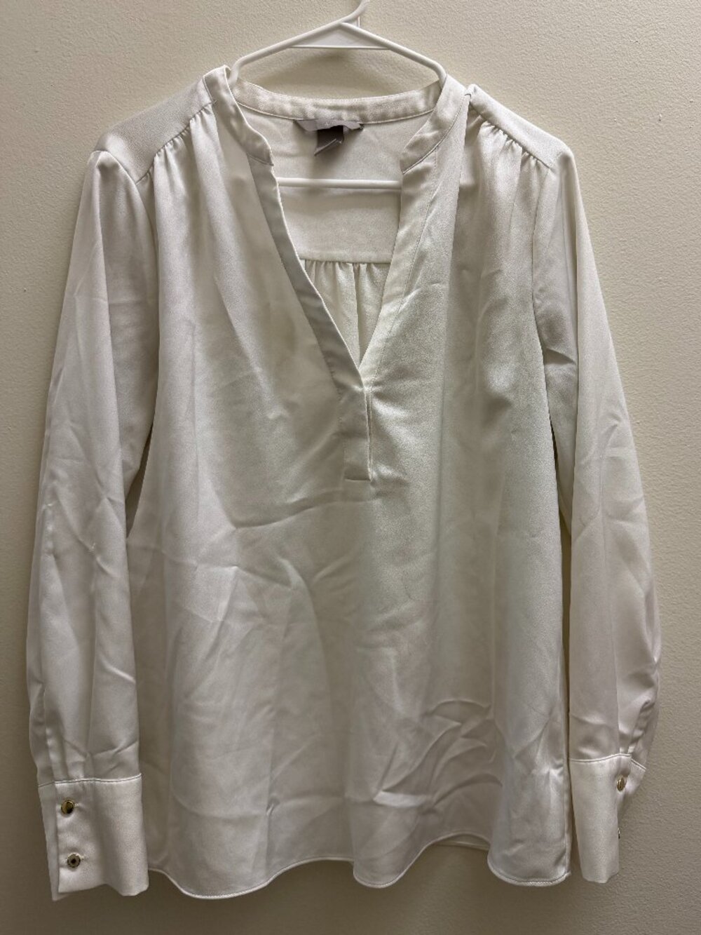H&M White Satin V-Neck Blouse Size Medium Long Sleeve Workwear Top